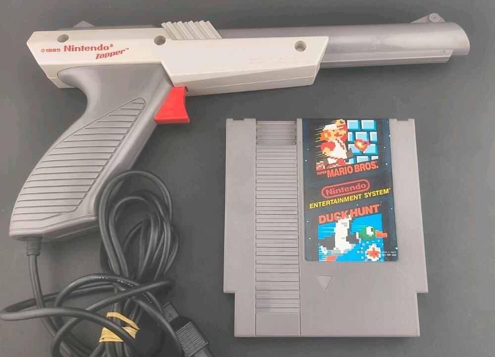 Authentic Nintendo NES Zapper Light Gun & Super Mario Bros Duck Hunt Bundle OEM